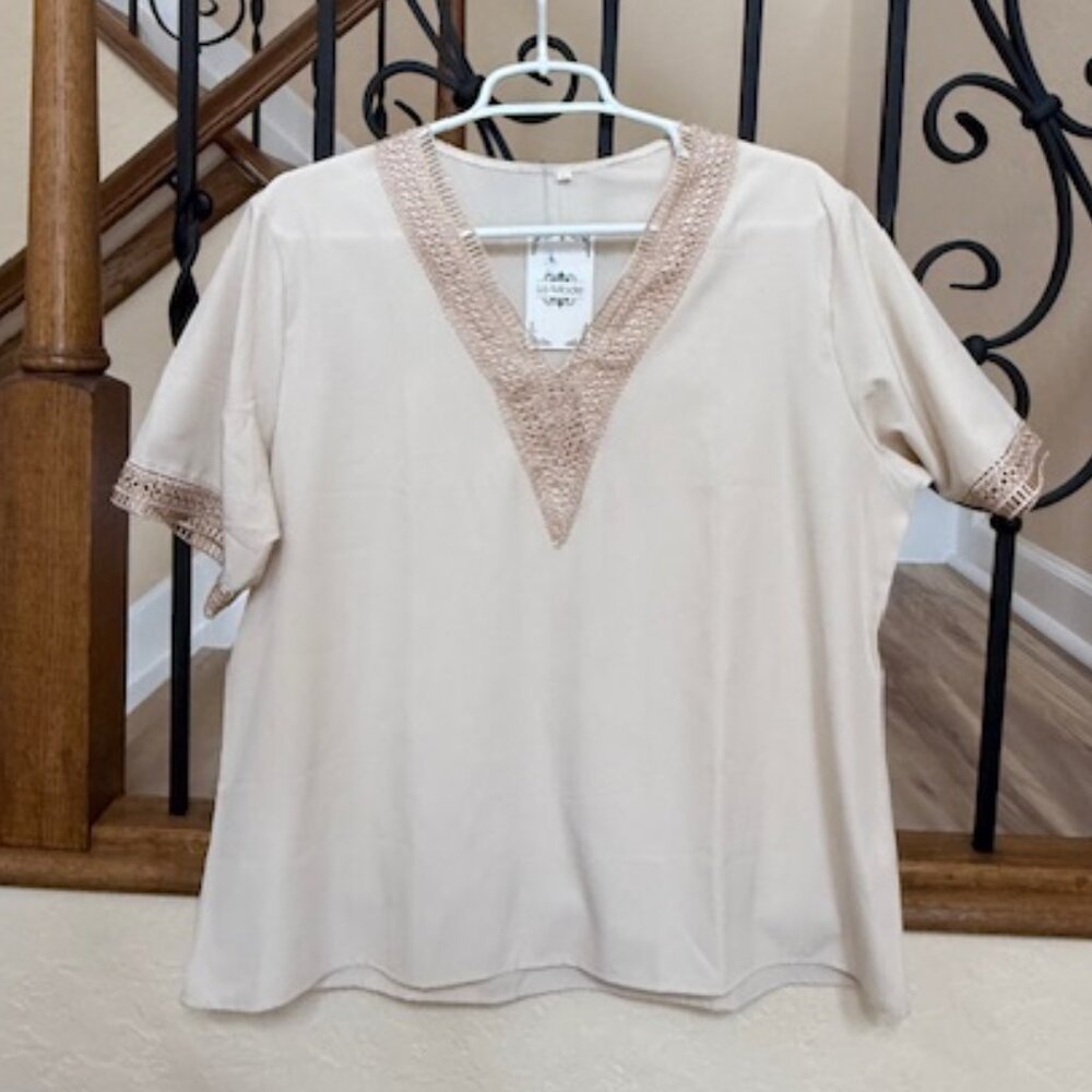 A La Mod Lace V-Neck Blouse NWT